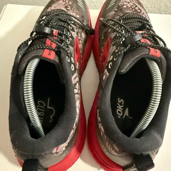 Brooks Cascadia 16 GTX Men's Trail Running Shoes in Black and Pink - Picture 5 of 9